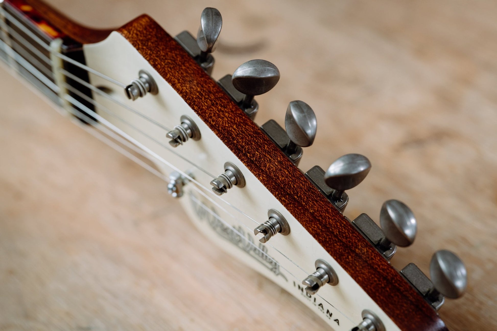 INDIANA VINTAGE WHITE * - westvalleyguitars