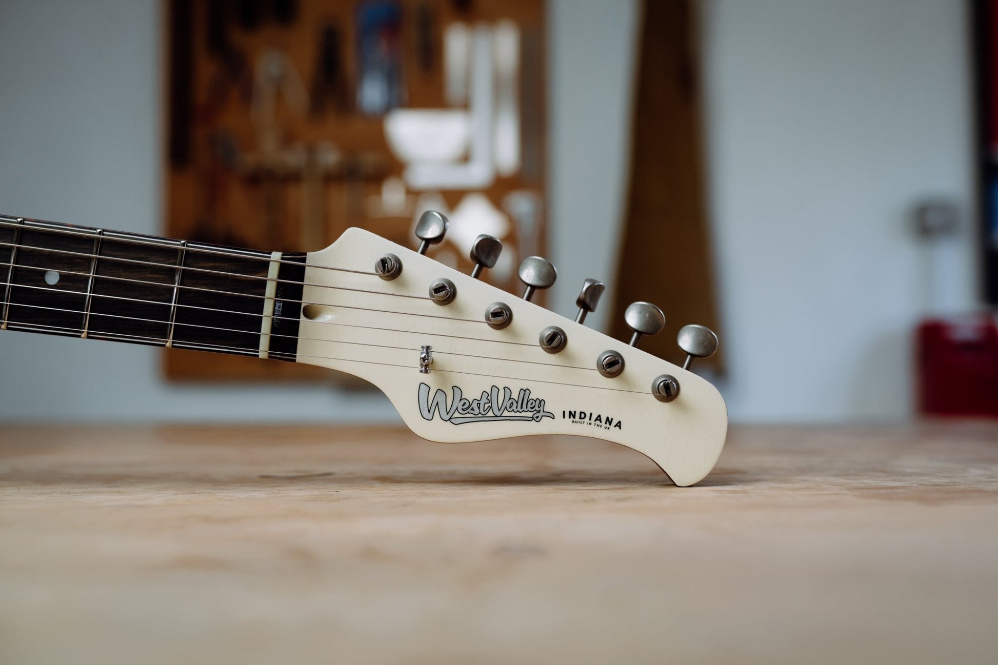 INDIANA VINTAGE WHITE * - westvalleyguitars