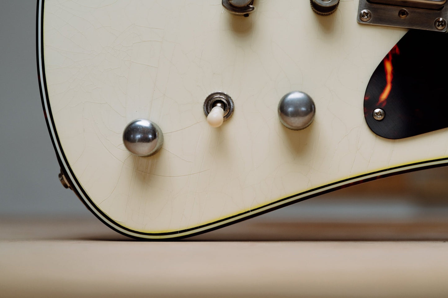 INDIANA VINTAGE WHITE * - westvalleyguitars