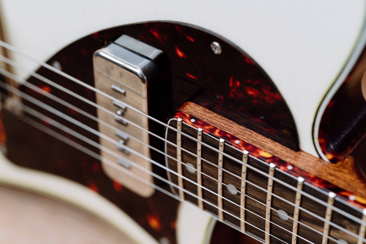 Indiana electric guitar in Vintage White with pickup and fretboard detail
