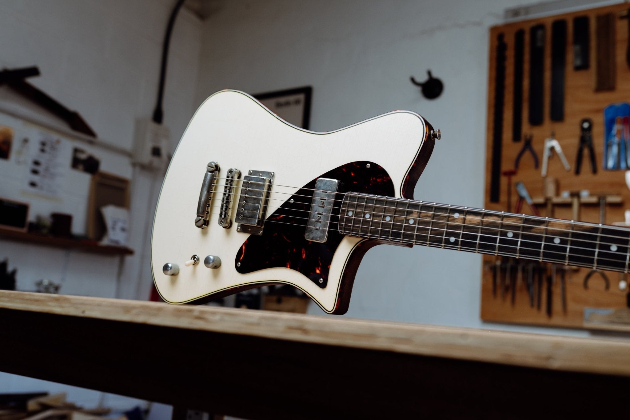 INDIANA VINTAGE WHITE * - westvalleyguitars